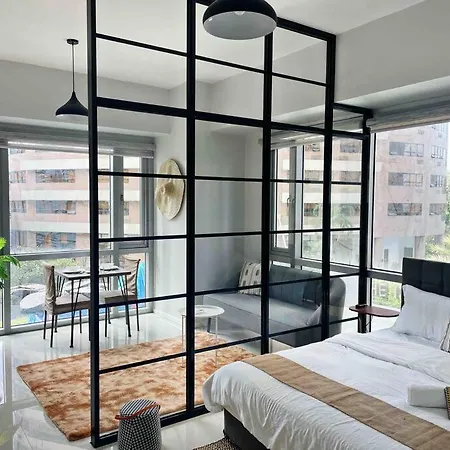Gora Studio In Avant Bgc Parking With Fee